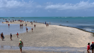 Você conhece o Caminho de Moisés na Ponta Verde?