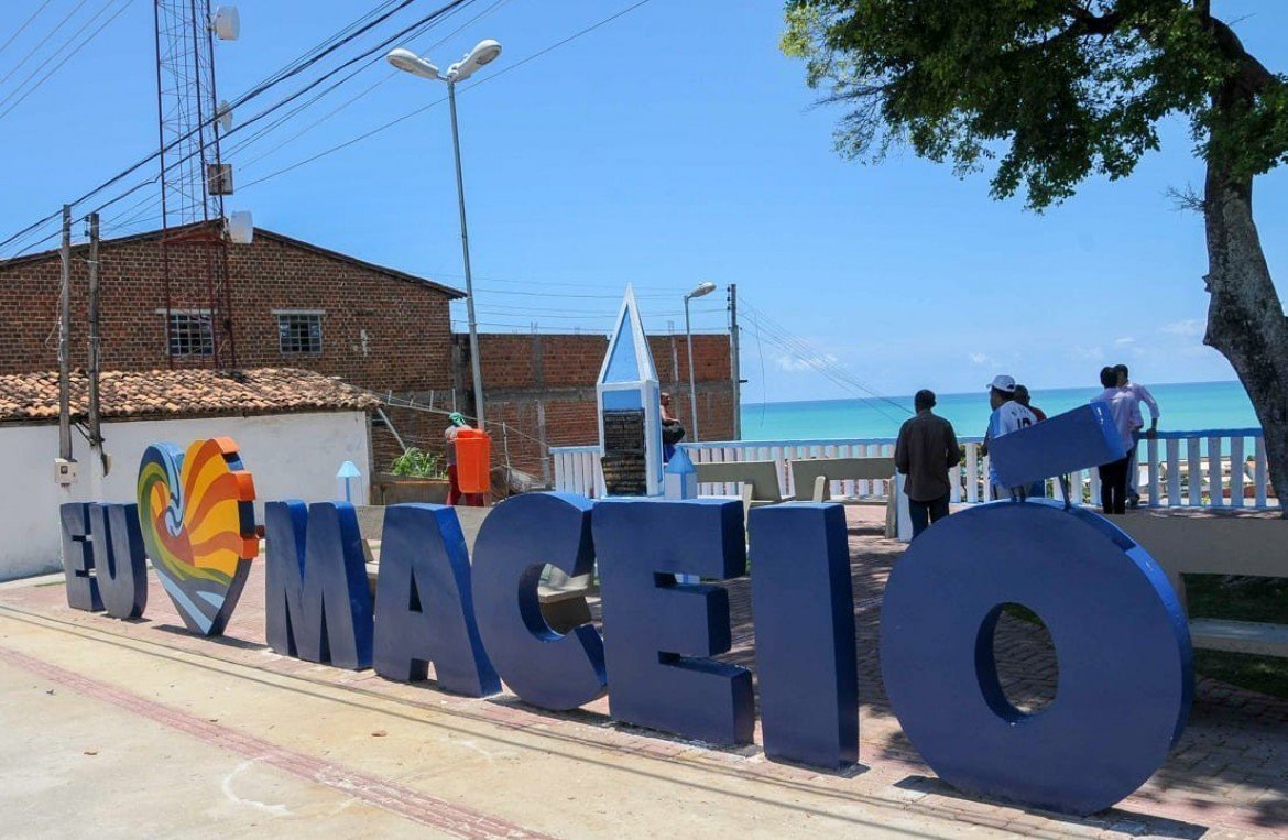 Totens Eu Amo Maceió - Mirante de Ipioca Foto: Marco Antônio / Secom Maceió