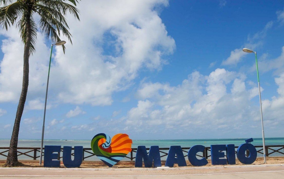 Totens Eu Amo Maceió - Orla da Ponta Verde Foto: Marco Antônio / Secom Maceió